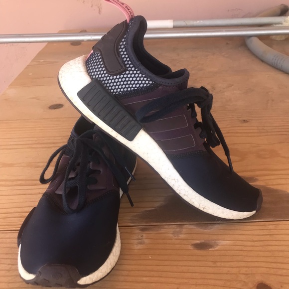 Women’s Adidas 8.5 - Picture 1 of 3
